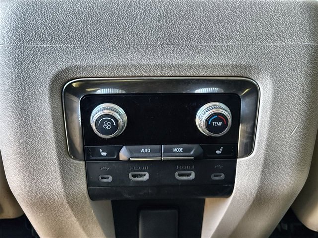 Used 2021 GMC Yukon Denali w/ Denali Premium Package image 17