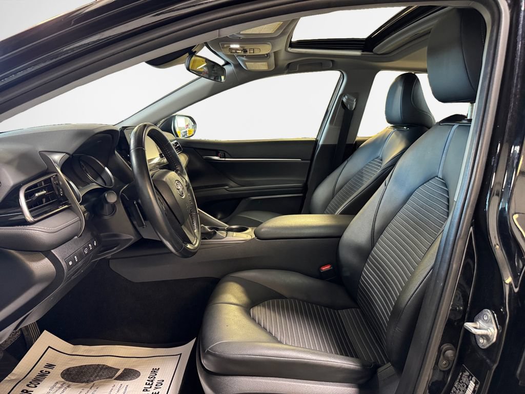 Used 2022 Toyota Camry SE w/ Cold Weather Package FWD image 12