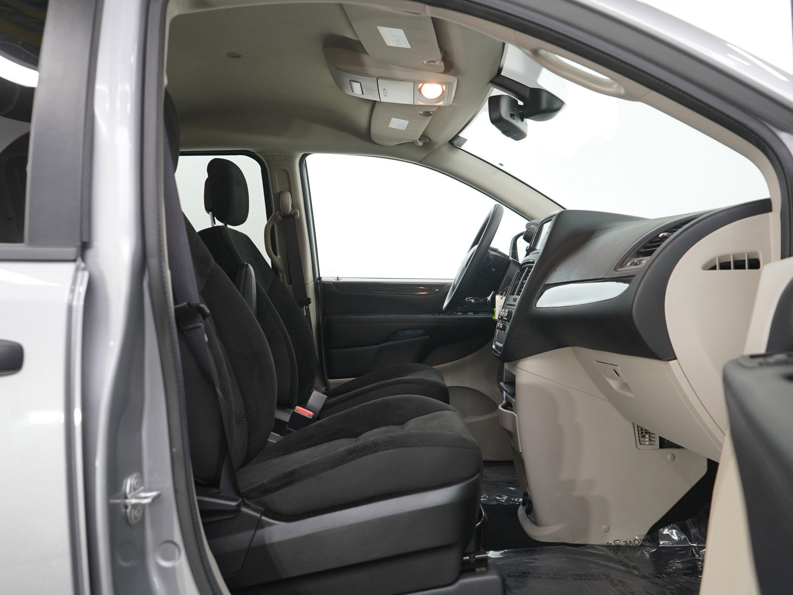 Used 2019 Dodge Grand Caravan SE w/ UConnect Hands-Free Group image 11