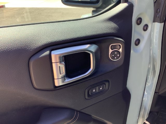 Used 2024 Jeep Wrangler Unlimited Sahara w/ Technology Group AWD/4WD image 10