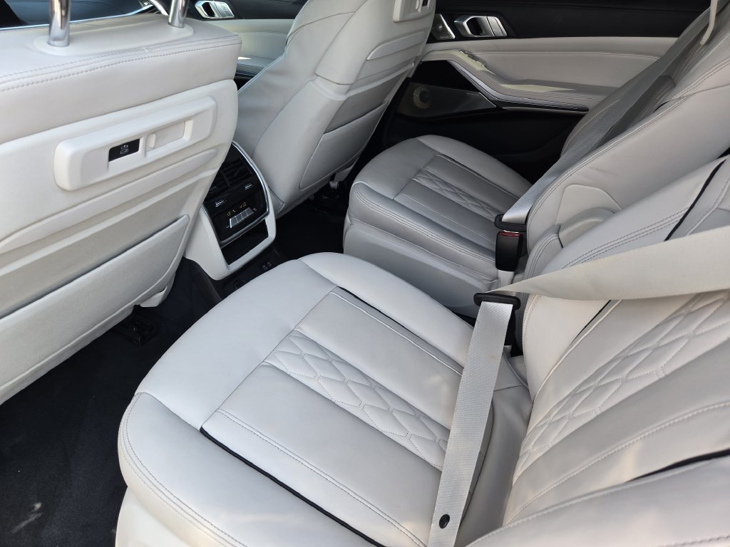 Used 2021 BMW X7 M50i AWD/4WD image 30