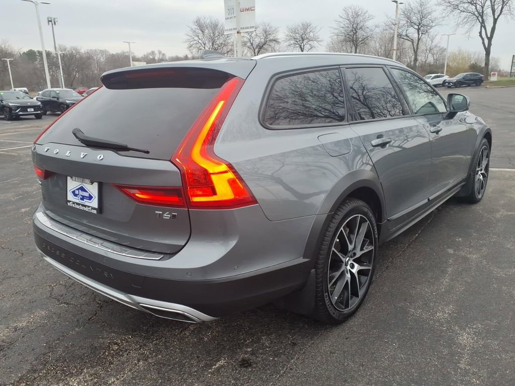 Used 2018 Volvo V90 T6 Cross Country w/ Convenience Package image 7