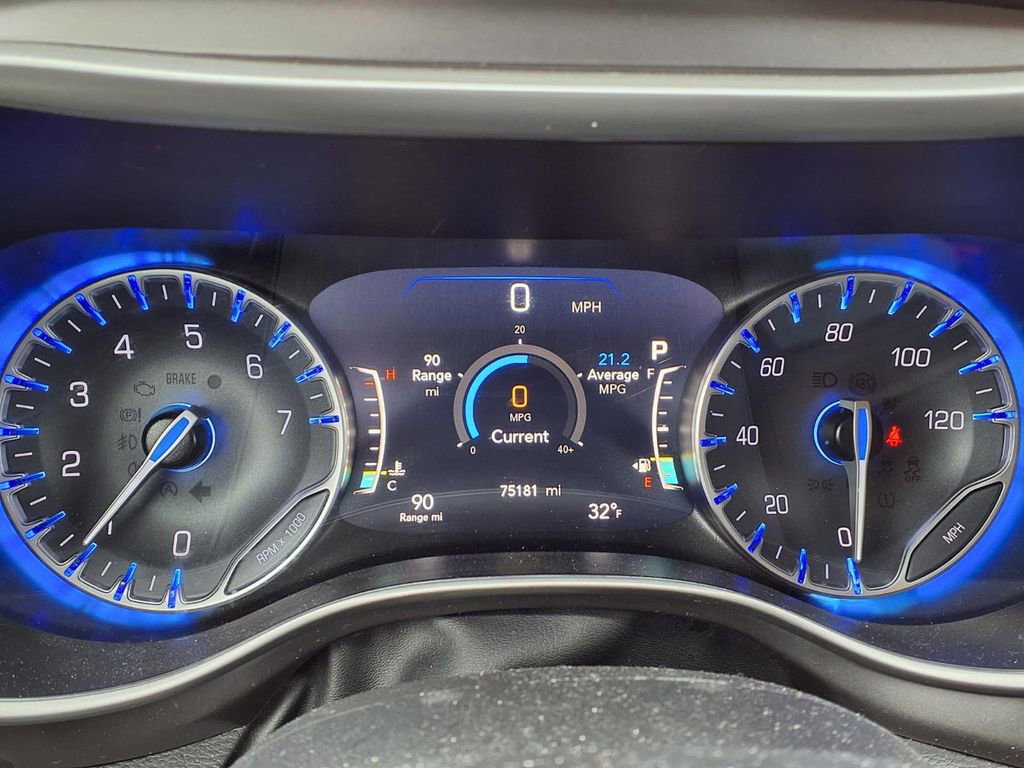 Used 2023 Chrysler Pacifica Touring-L image 20