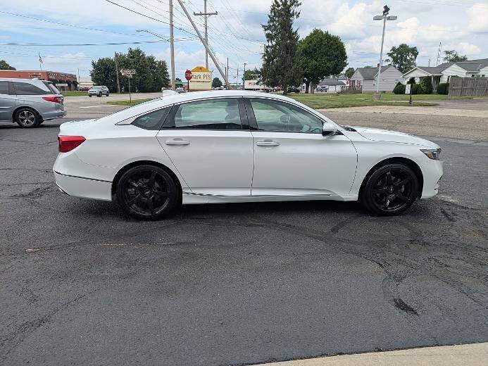 Used 2018 Honda Accord Touring image 6