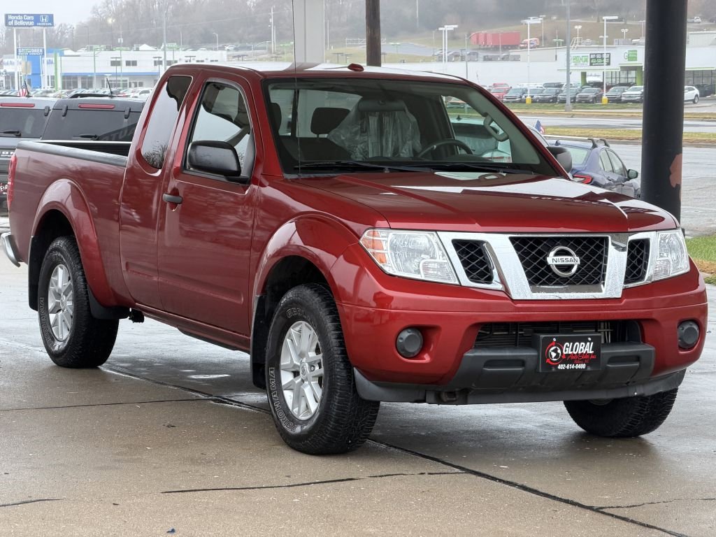 Used 2015 Nissan Frontier SV image 2
