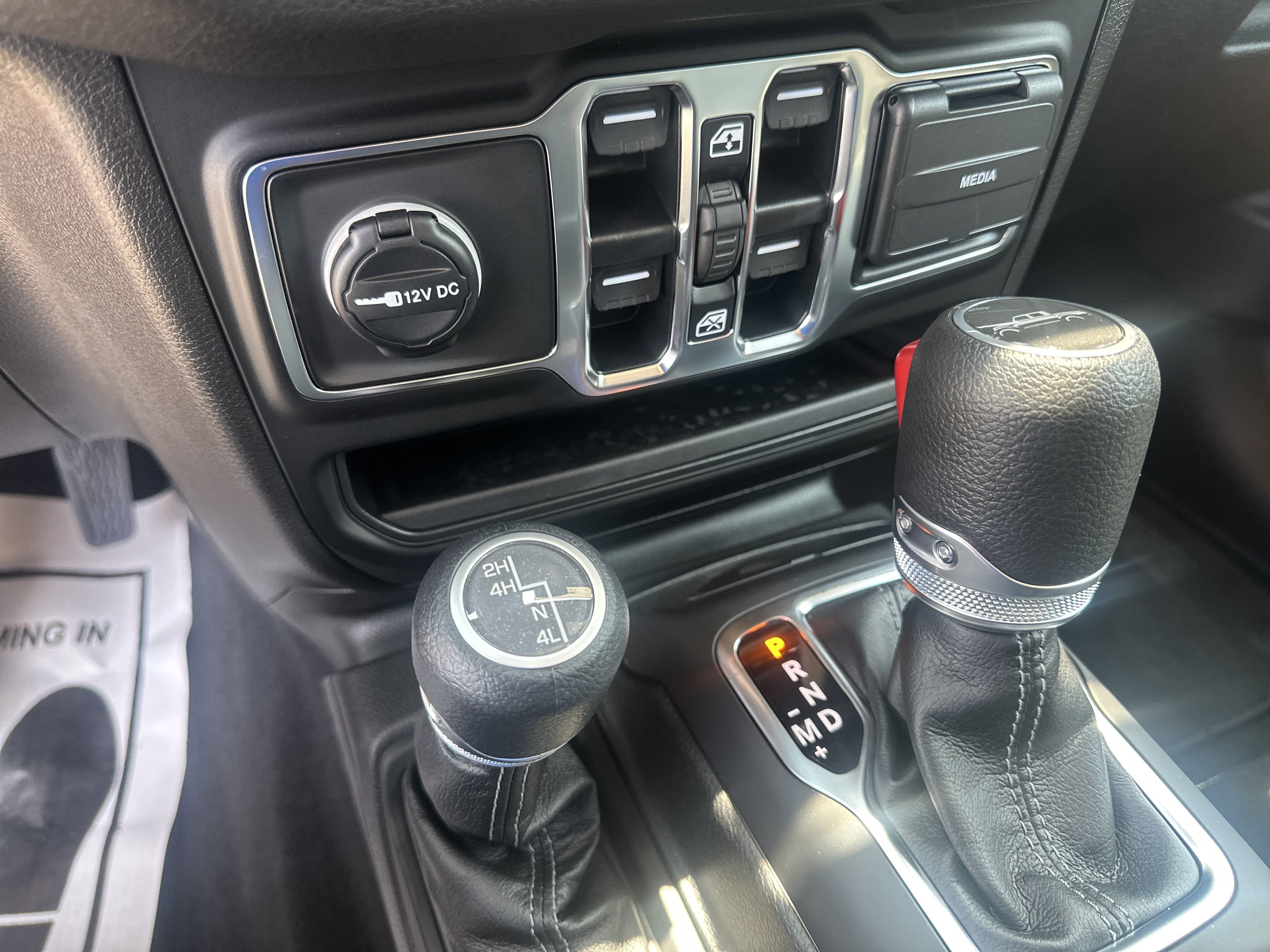 New 2025 Jeep Gladiator Sport image 32