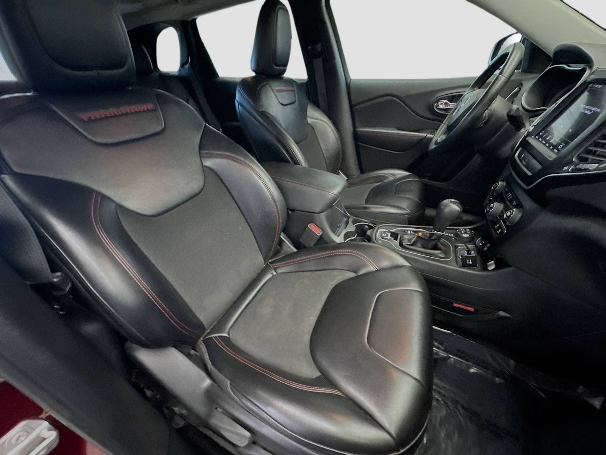 Used 2019 Jeep Cherokee Trailhawk w/ Comfort/Convenience Group image 15