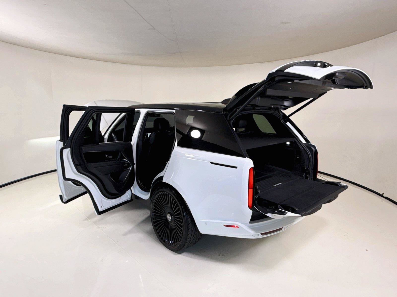 Used 2025 Land Rover Range Rover SE AWD/4WD image 39
