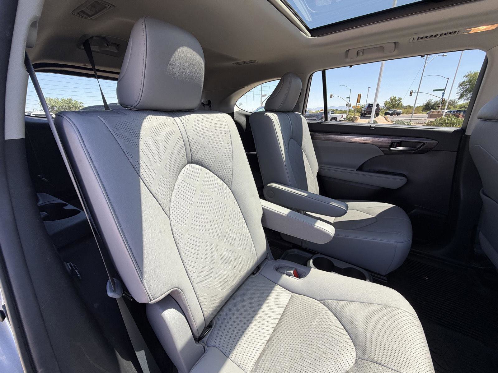 Used 2021 Toyota Highlander Platinum AWD/4WD image 21
