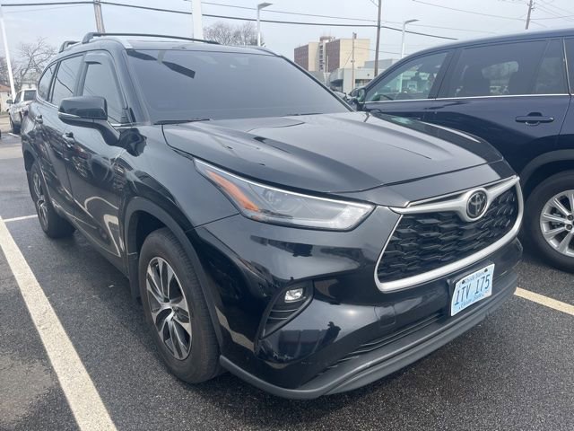 Used 2024 Toyota Highlander XLE image 1