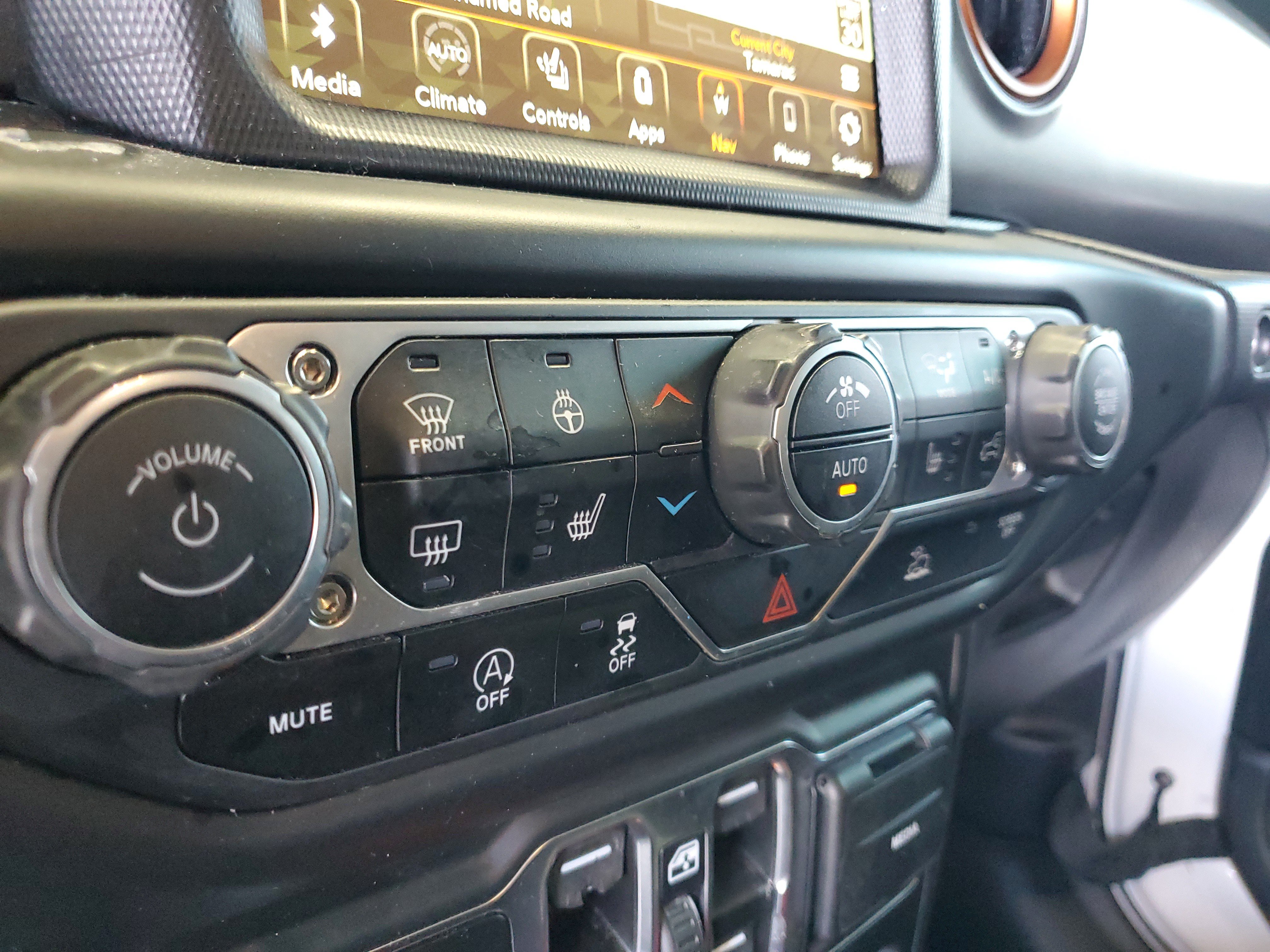 Used 2023 Jeep Gladiator Mojave w/ LED Lighting Group AWD/4WD image 27