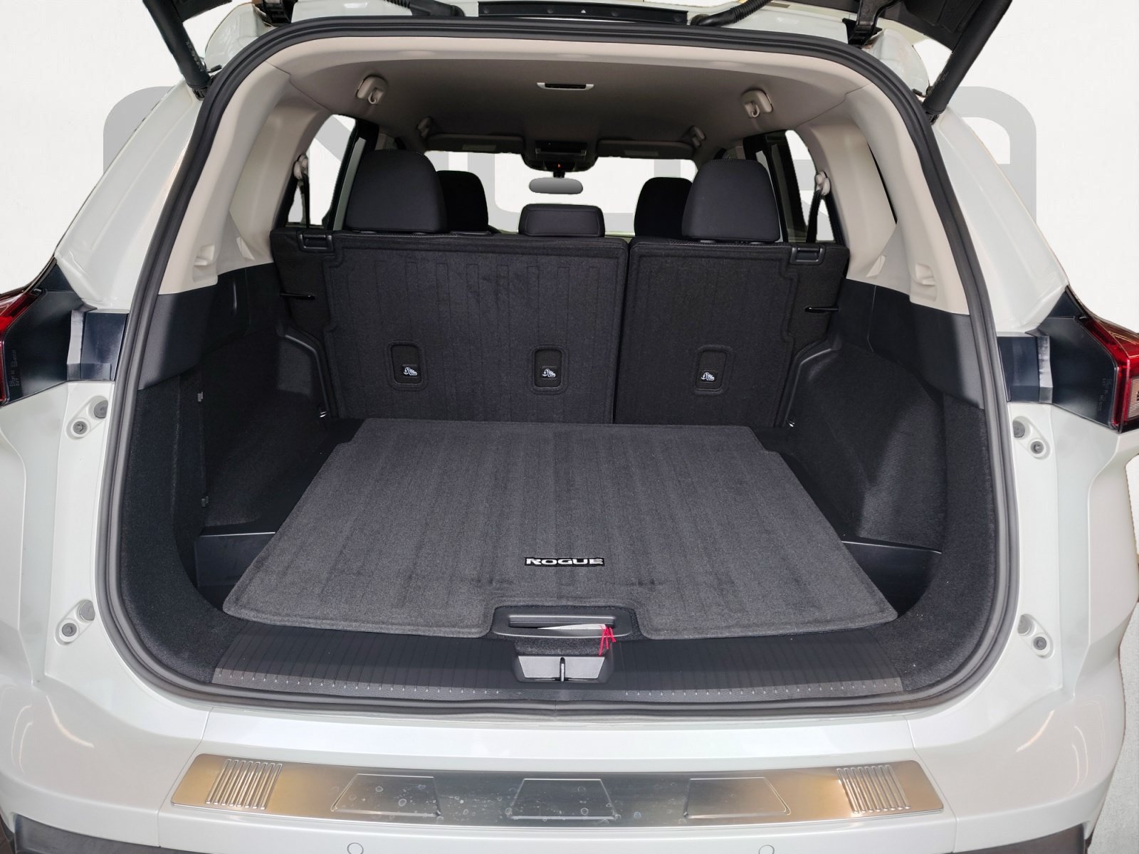 Used 2025 Nissan Rogue SV FWD image 14