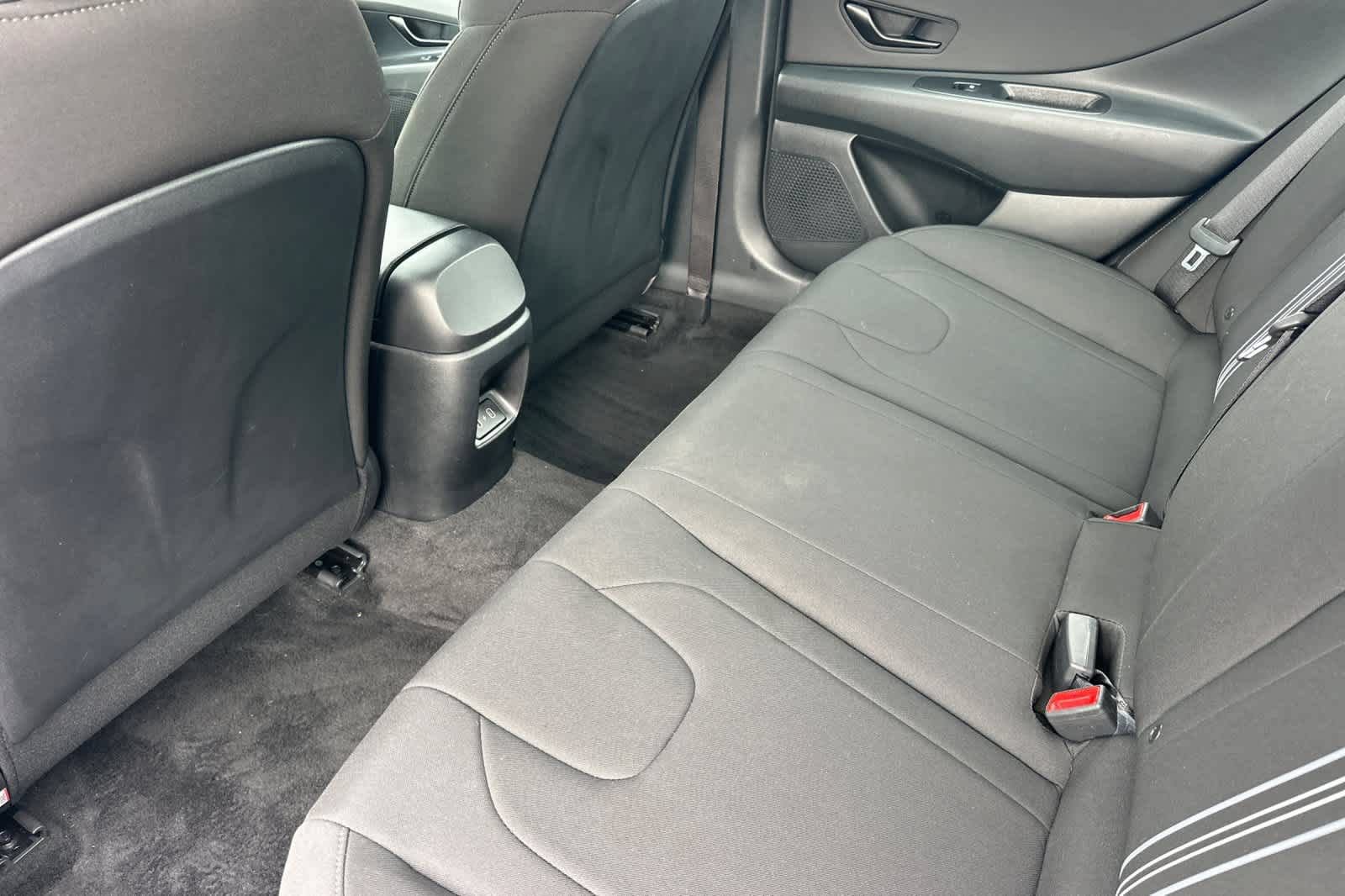 Used 2025 Hyundai Elantra Sport FWD image 4