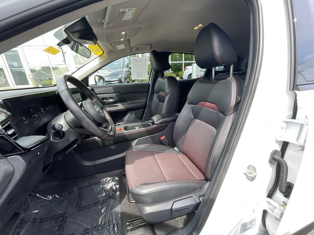 Used 2025 Nissan Kicks SR AWD/4WD image 14