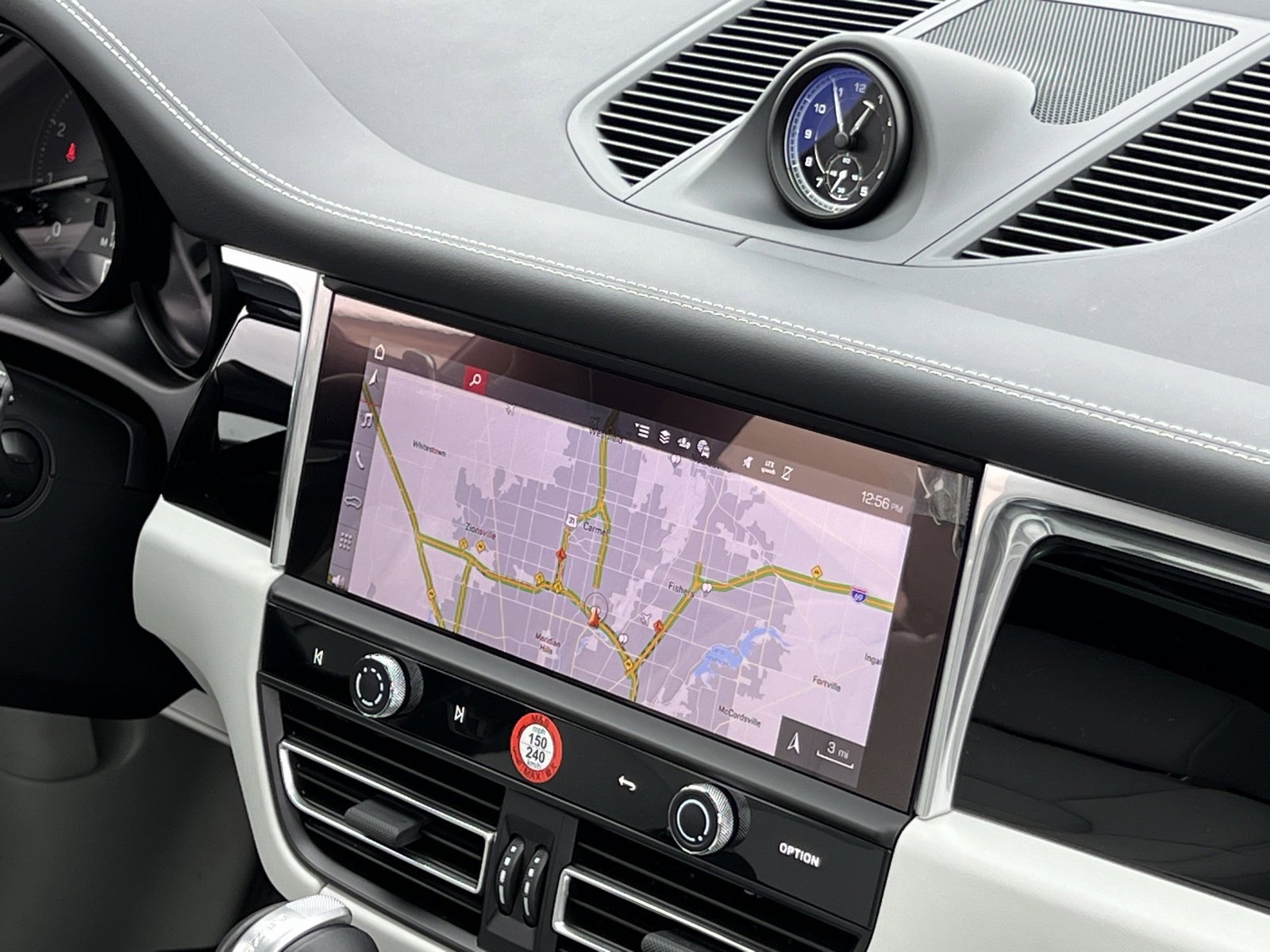 Certified 2025 Porsche Macan image 33