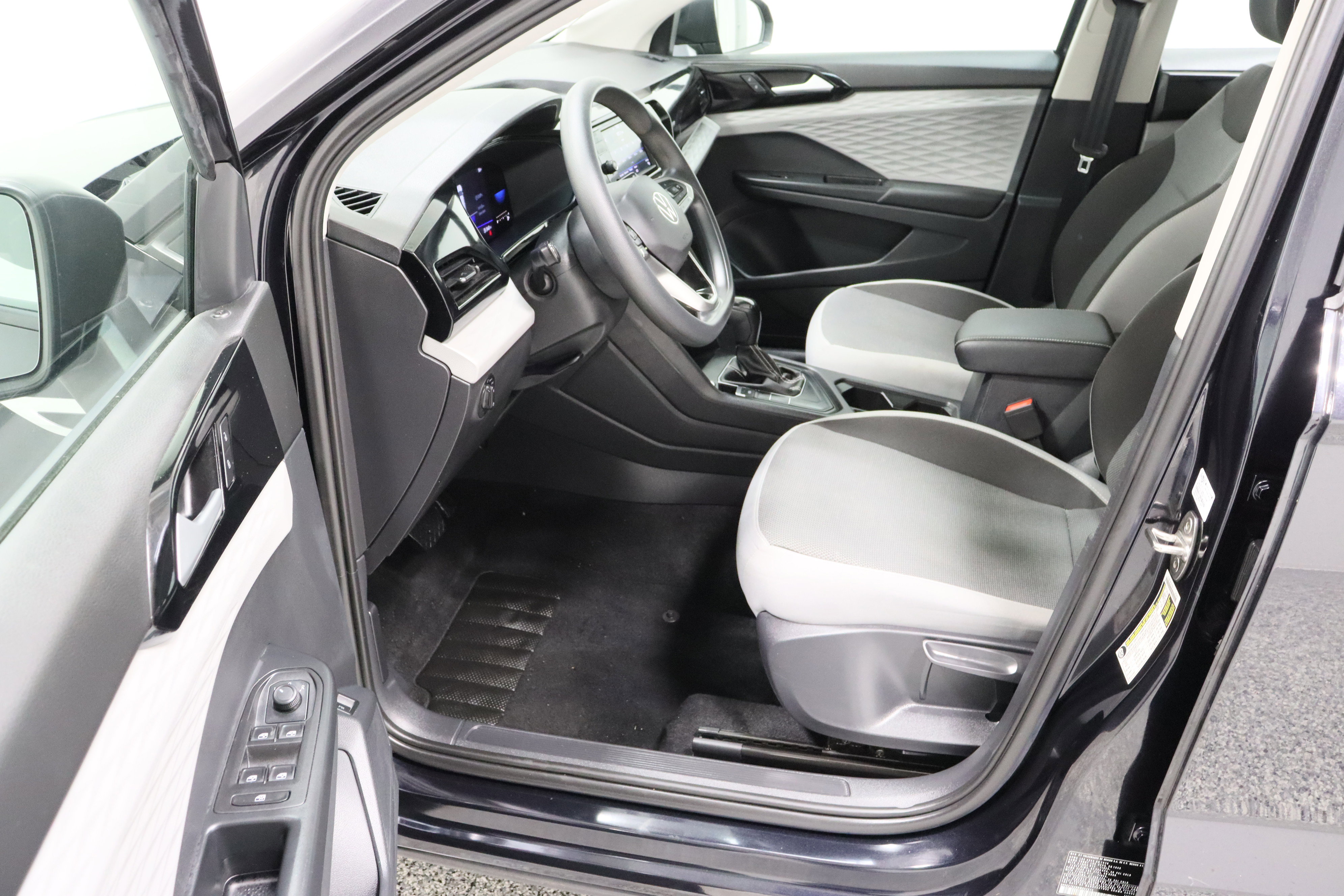 Used 2022 Volkswagen Taos S image 14