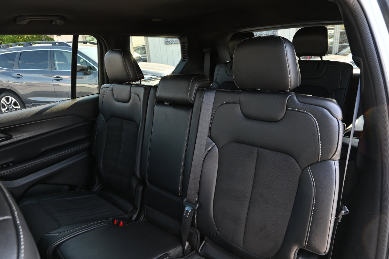 Used 2024 Jeep Grand Cherokee L Laredo image 22