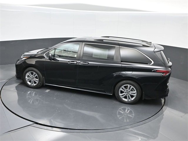 Used 2022 Toyota Sienna XSE image 45