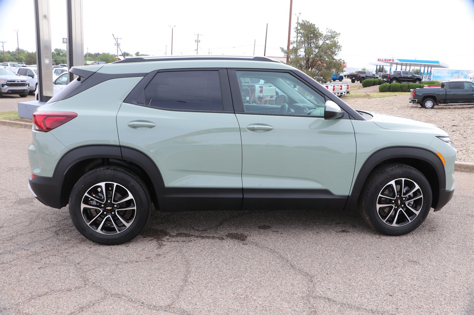 New 2026 Chevrolet TrailBlazer LT w/ Convenience Package FWD image 8