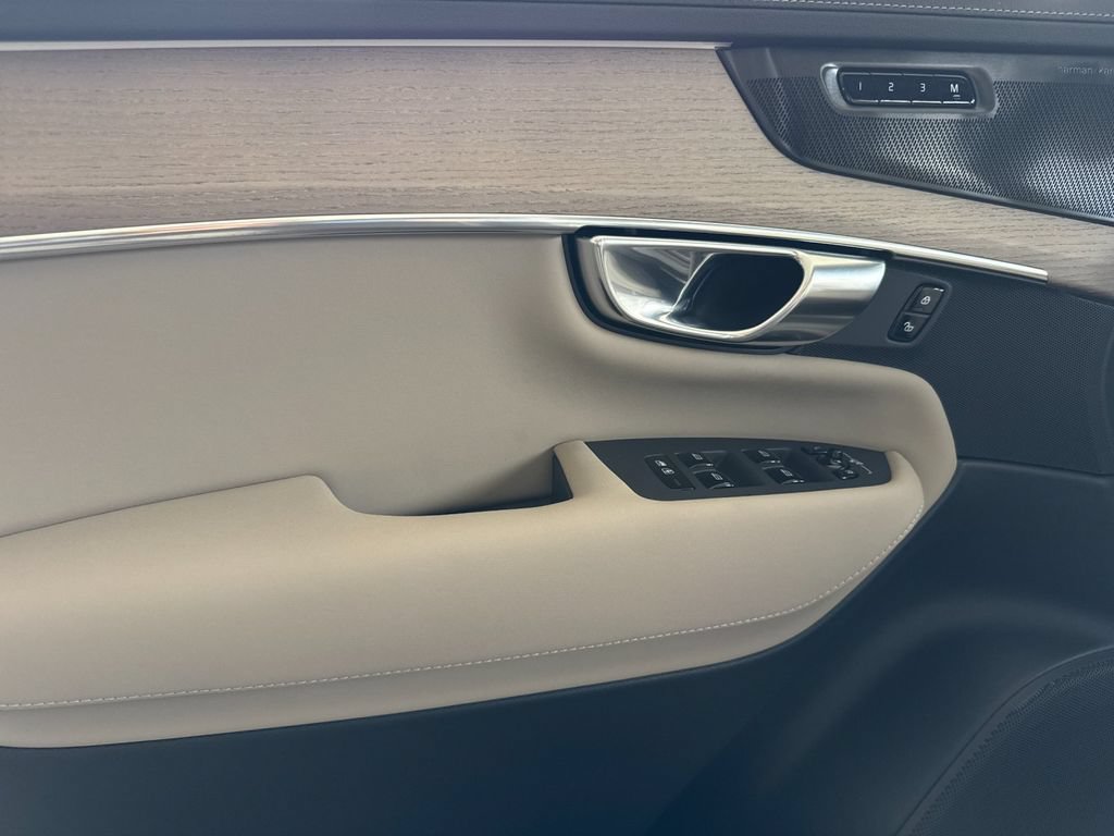 New 2026 Volvo XC90 T8 Plus AWD/4WD image 10