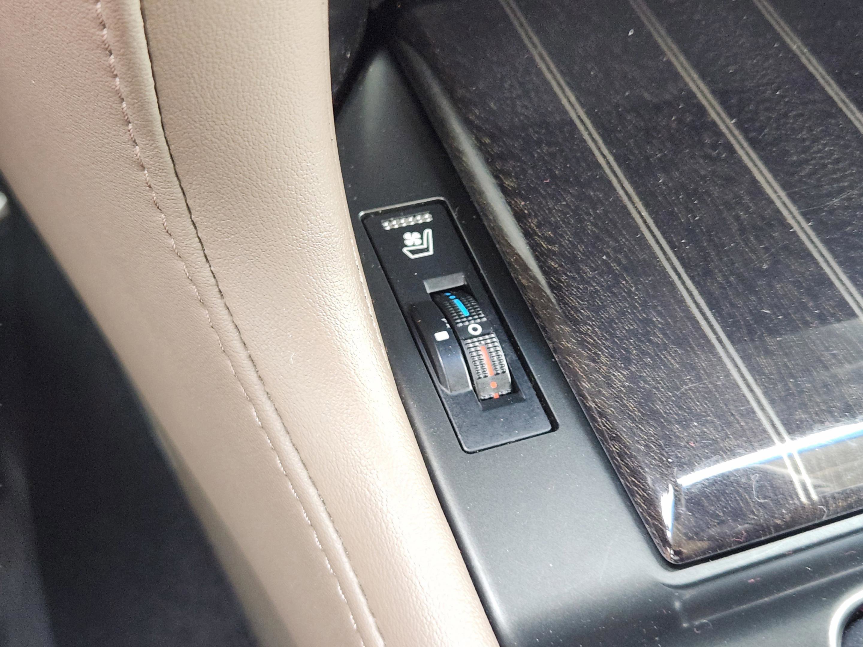 Used 2023 Lexus GX 460 Luxury w/ Sport Design Package image 16