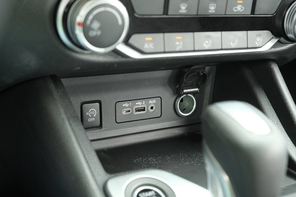Used 2025 Nissan Sentra SV FWD image 9