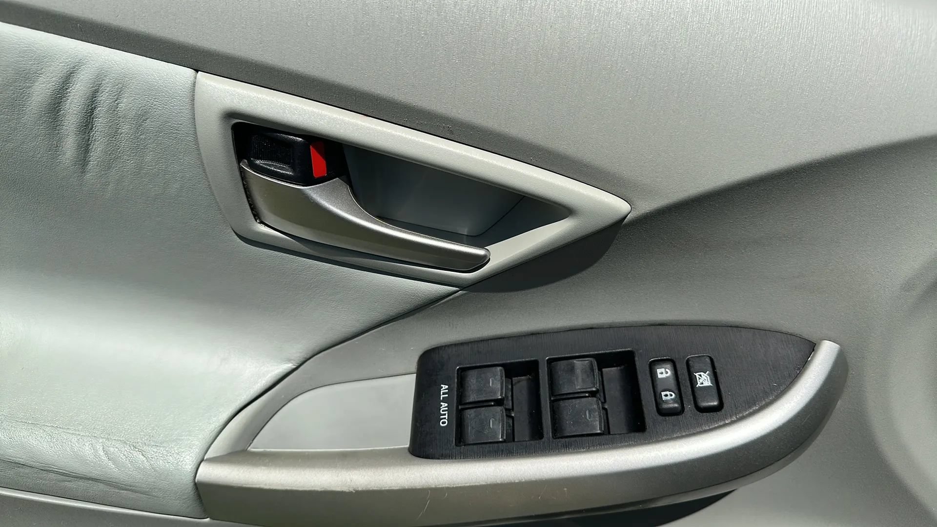 Used 2014 Toyota Prius Four w/ Solar Roof Package FWD image 42