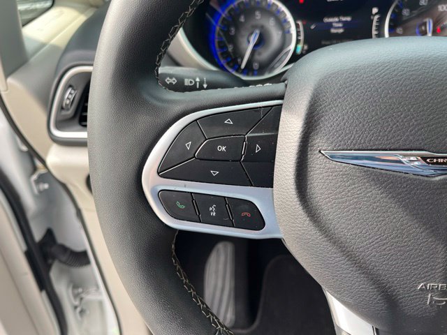 Used 2023 Chrysler Pacifica Touring-L FWD image 20