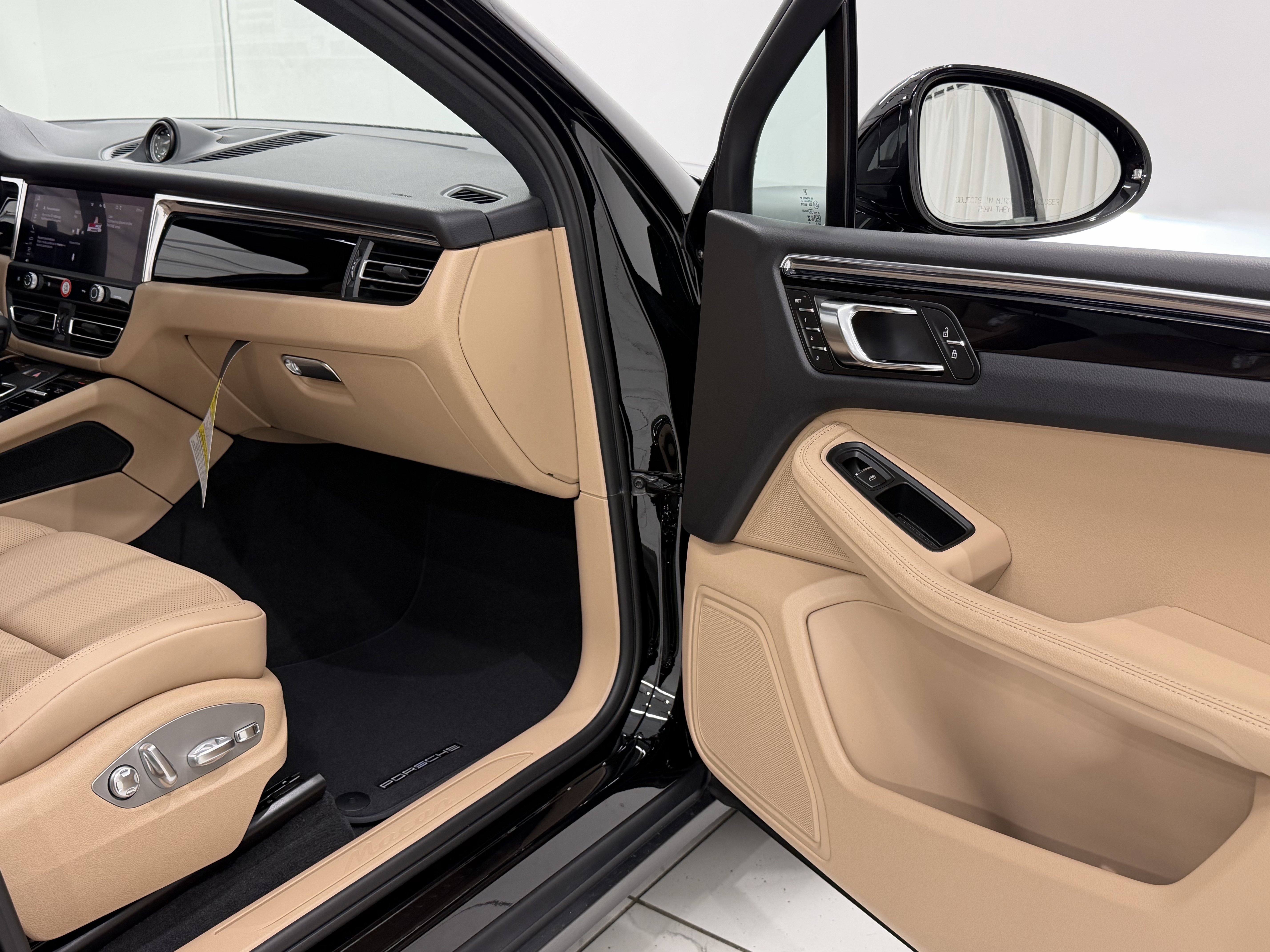 New 2026 Porsche Macan image 22