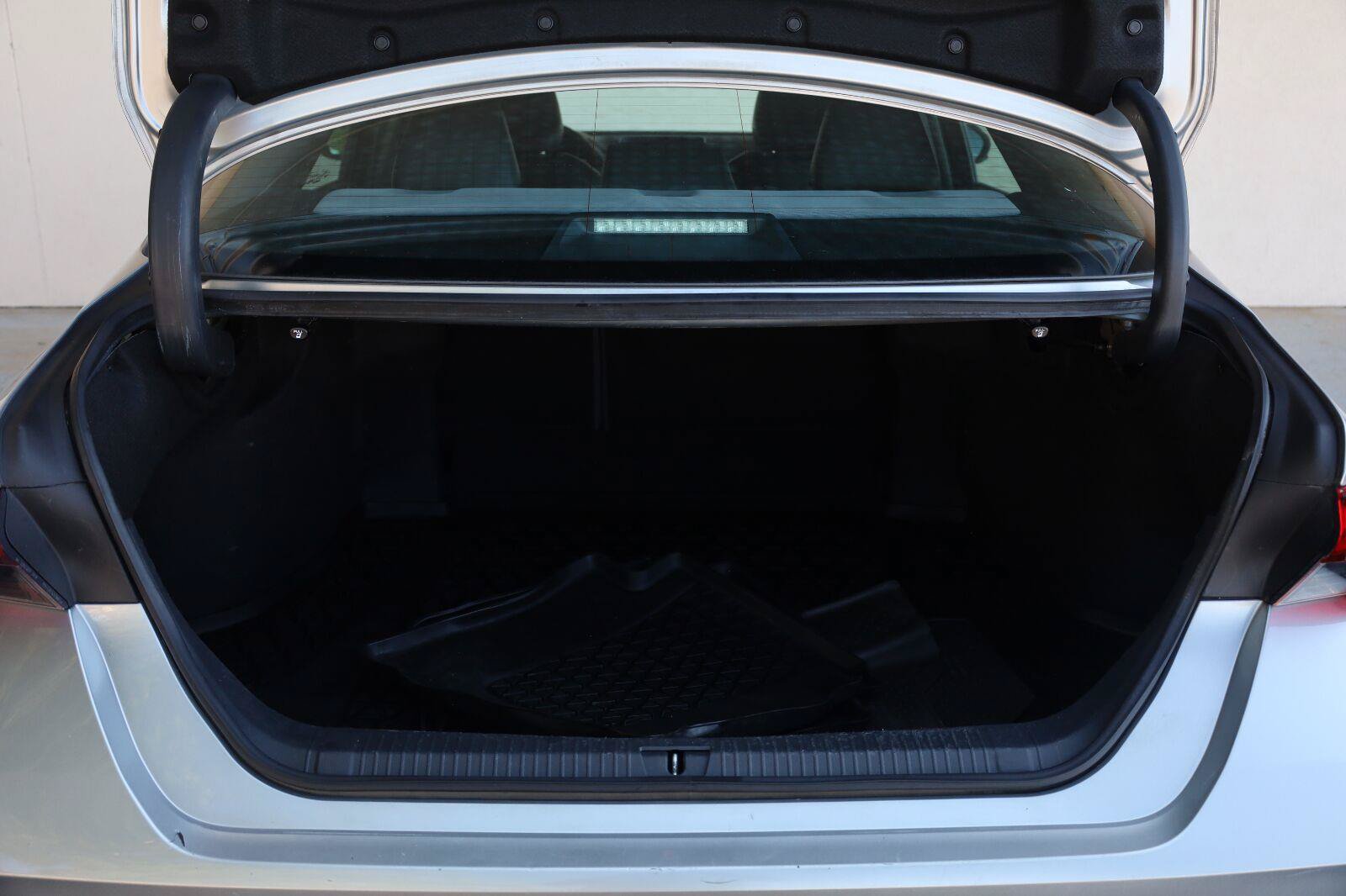 Used 2019 Toyota Avalon XSE w/ All Weather Liner Package FWD image 13