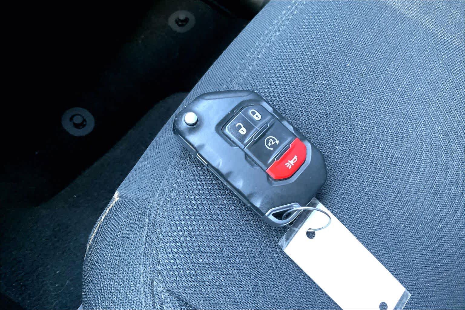 Used 2020 Jeep Wrangler Unlimited Sahara w/ Uconnect 4C Nav & Sound Group AWD/4WD image 13