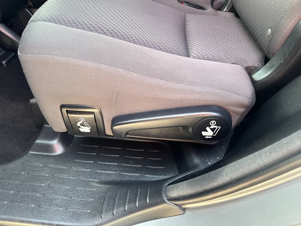 Used 2016 Toyota Highlander LE AWD/4WD image 40