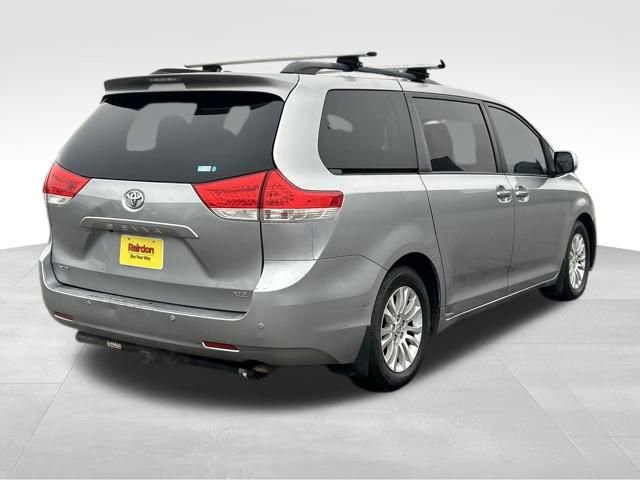 Used 2011 Toyota Sienna XLE image 8