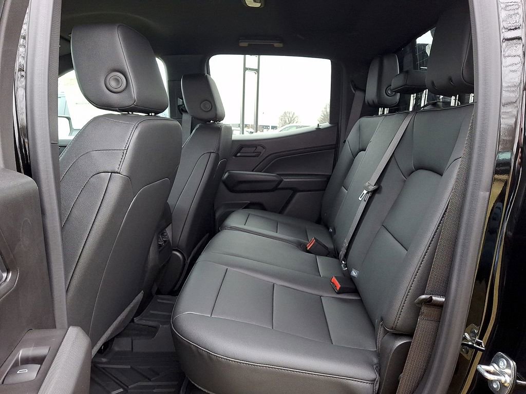 New 2026 Chevrolet Colorado Trail Boss w/ Midnight Edition AWD/4WD image 6