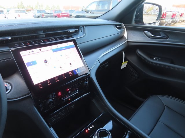 New 2025 Jeep Grand Cherokee L Limited w/ Trailer Tow Package image 35