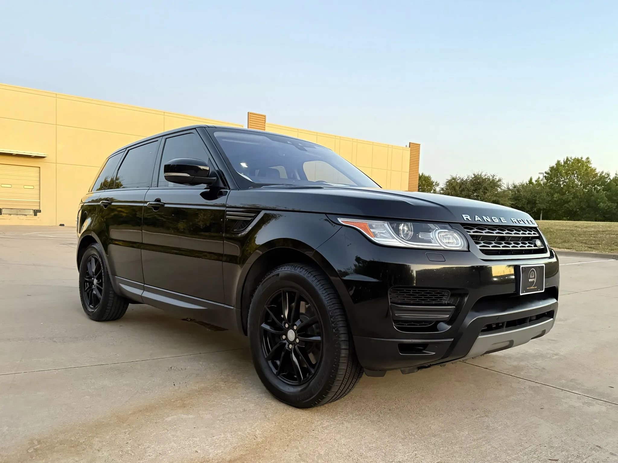 Used 2017 Land Rover Range Rover Sport SE image 8
