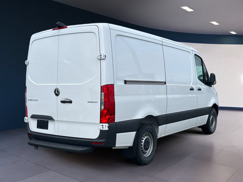 Used 2025 Mercedes-Benz Sprinter 2500 image 4