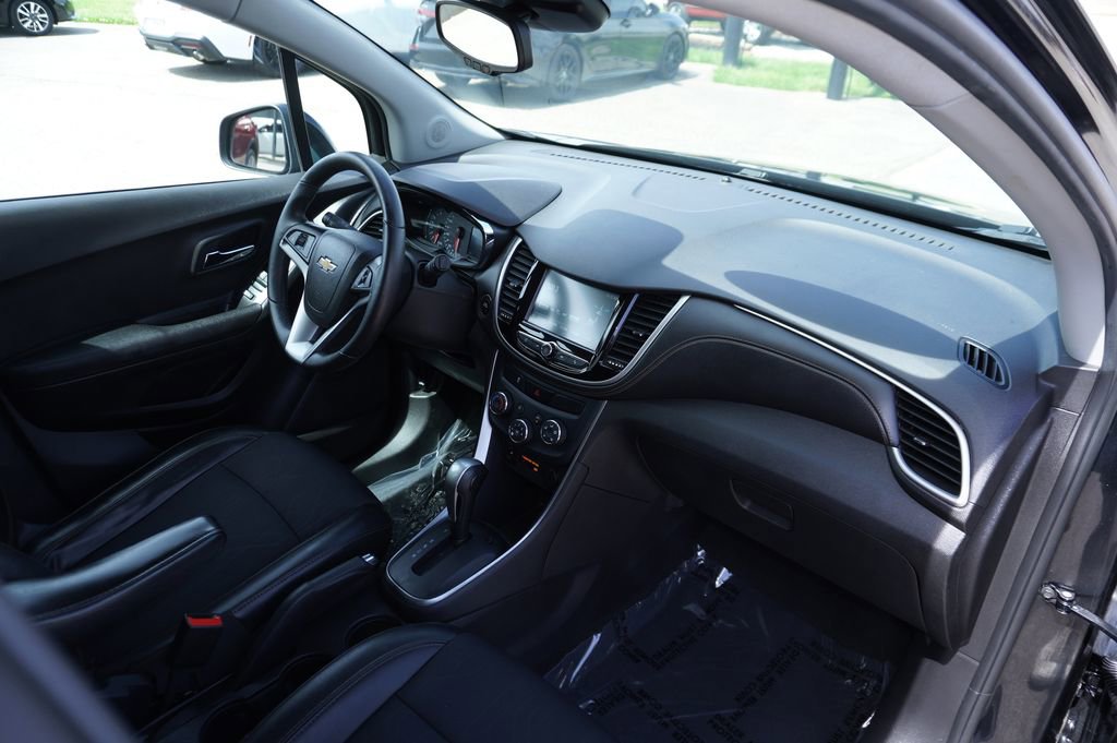 Used 2017 Chevrolet Trax LT w/ LT Convenience Package FWD image 28