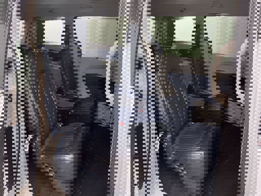 Used 2024 Chrysler Pacifica Touring-L image 18