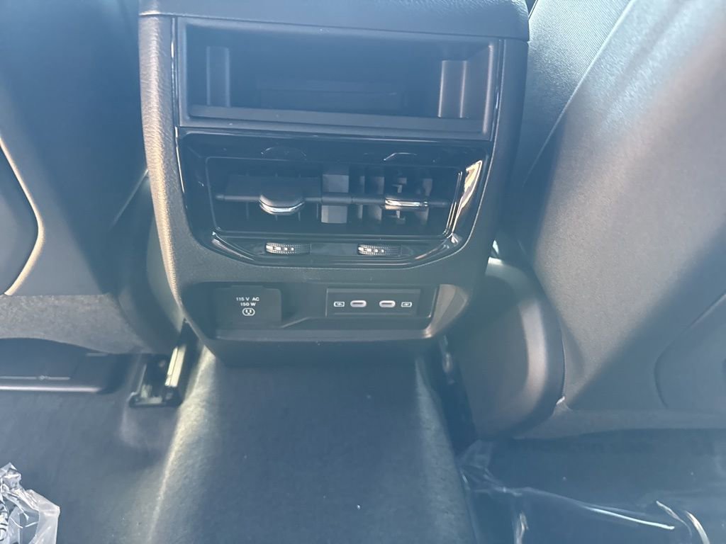 New 2026 Jeep Grand Cherokee Altitude AWD/4WD image 19