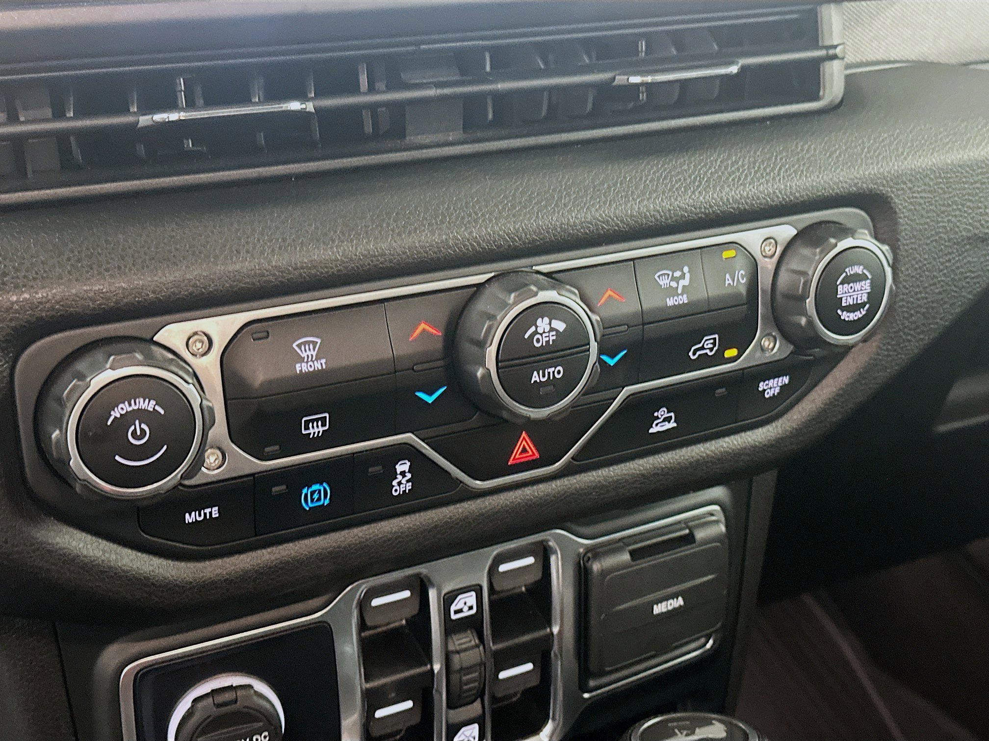 Used 2024 Jeep Wrangler Sport S image 22