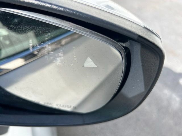 Used 2023 Chrysler Pacifica Touring-L FWD image 57