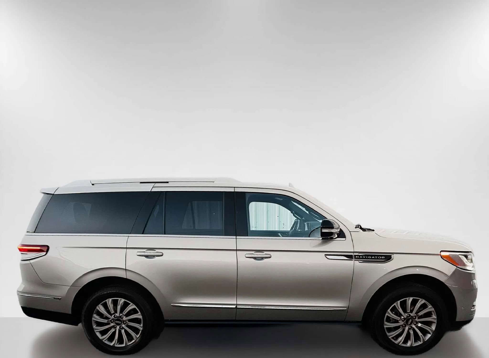 Used 2023 Lincoln Navigator 2WD image 5
