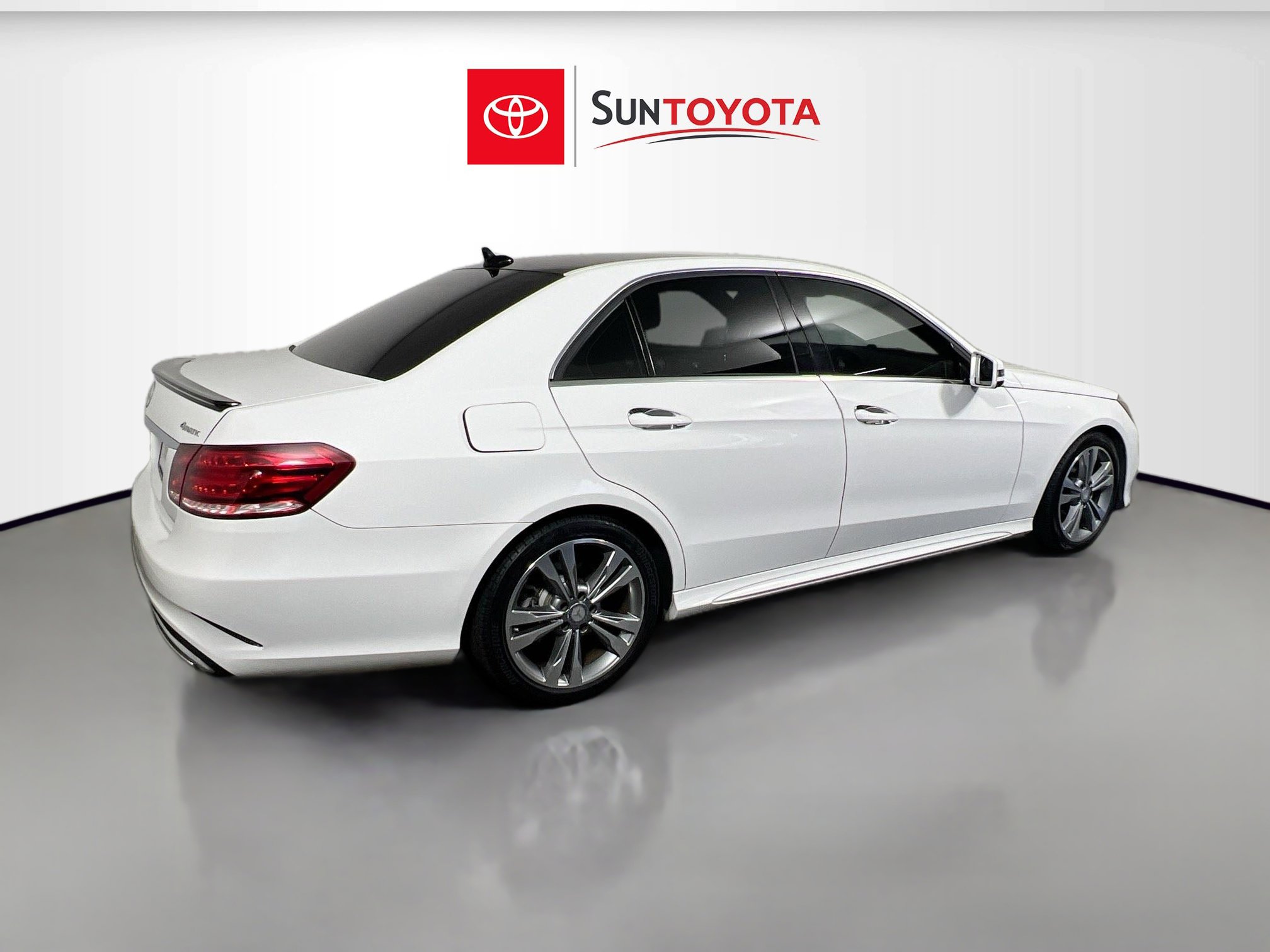 Used 2014 Mercedes-Benz E 350 4MATIC Sedan image 4