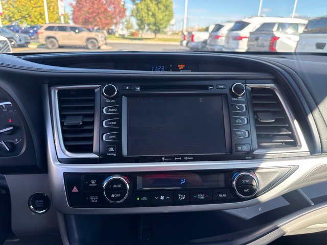 Used 2019 Toyota Highlander Limited AWD/4WD image 18