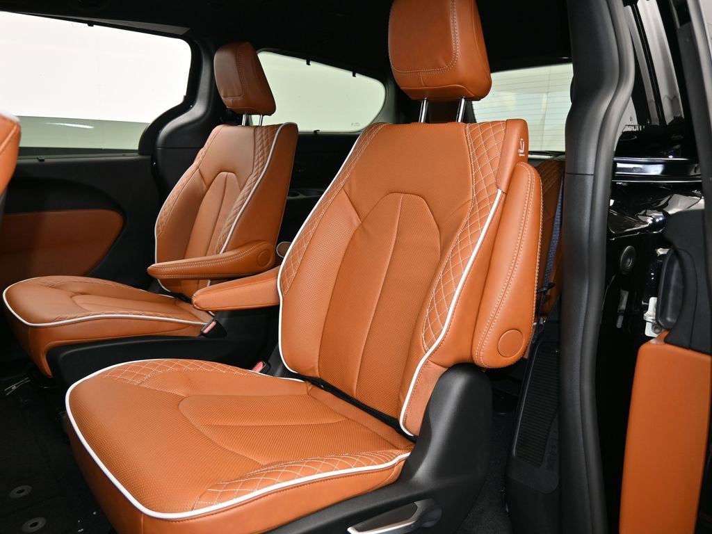 New 2026 Chrysler Pacifica Pinnacle image 29