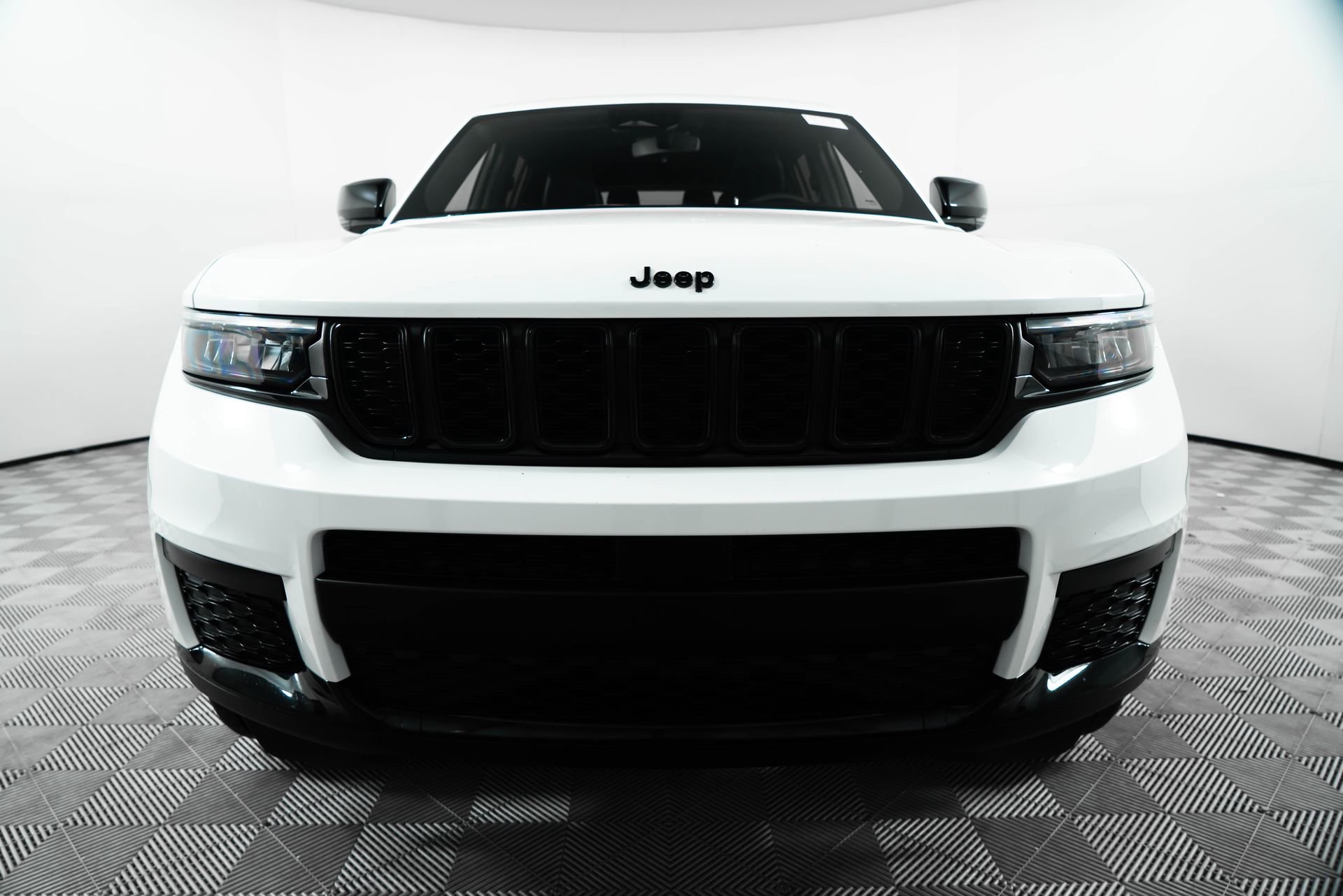 Used 2024 Jeep Grand Cherokee L Altitude image 2