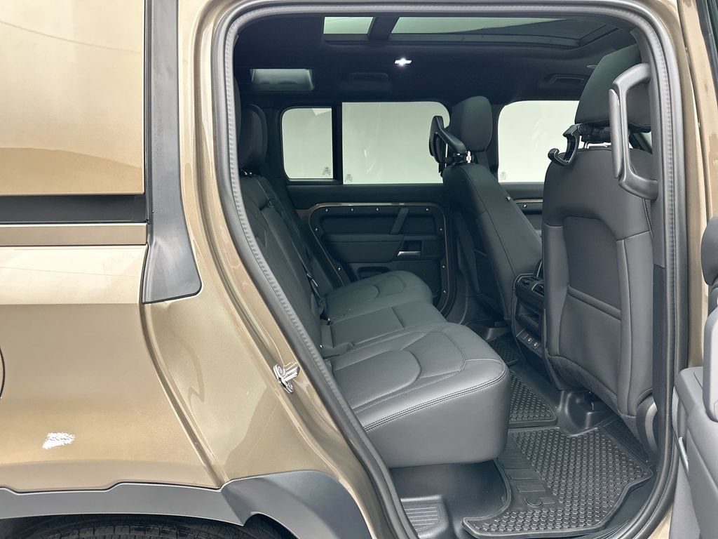 Certified 2025 Land Rover Defender 110 S AWD/4WD image 7