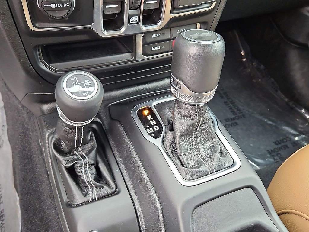 Used 2023 Jeep Wrangler Unlimited Sahara w/ Cold Weather Group AWD/4WD image 16