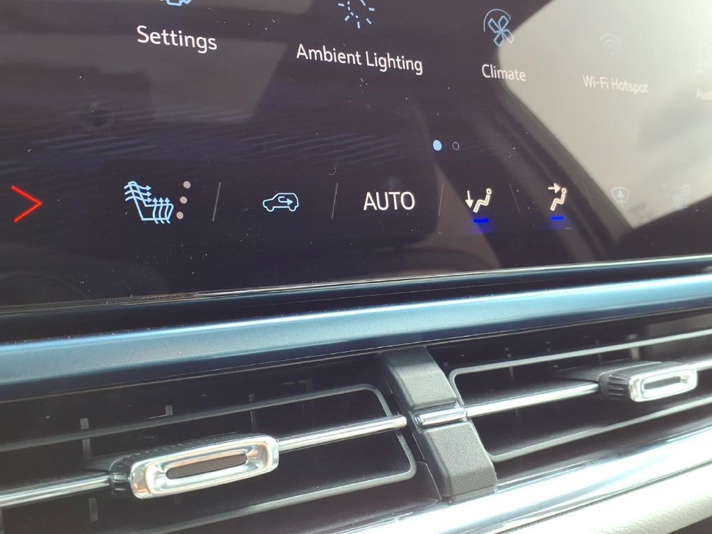 Used 2026 Chevrolet Equinox EV LT FWD image 28